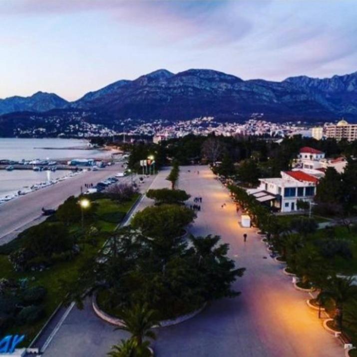Passerella Apartments Бар Екстериор снимка